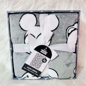 Mickey and Minnie Mouse Throw